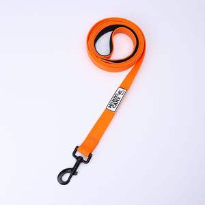 Correa Táctica para Perro de PVC Sólido de 6 pies, Impermeable, con Doble Asa, Reflectante, Personalizada, con Clip Giratorio de Liberación Rápida y Logotipo Personalizado - Product Image 2