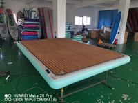 Personnalisé haut de gamme Yacht Party Barre flottante gonflable Île flottante Dock Plate-forme de loisirs Divertissement