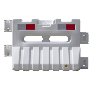 Barrières de circulation en PEHD rouges, remplissables d'eau, pour la construction, le contrôle des foules sur autoroute et la gestion des espaces de stationnement - Product Image 2