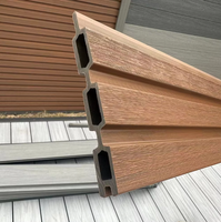 Systèmes de clôtures en WPC co-extrudé résistant aux intempéries avec poteaux en aluminium, 2ème génération - Écologiques, zéro toxique, résistants au feu, pour villas modernes