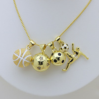 HD438 Meilleure vente Pendentif bijou en or 18 carats, trophée de football tridimensionnel massif, style sportif, avec finition émail, thème football et baseball