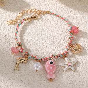 Pulsera Tejida Multicolor Hecha a Mano con Dijes de Oro de la Serie Océano: Estrella de Mar, Tortuga, Pez, Flor y Perla - Product Image 3