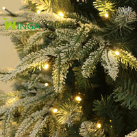 Großhandel Realistischer PVC-PE-Mix Frostiger Kiefernbaum 7ft LED Schneebedeckter Künstlicher Weihnachtsbaum zur Dekoration