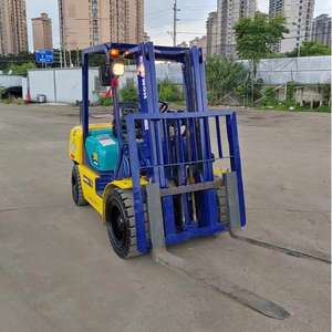 Chariots élévateurs d'occasion japonais Chariot élévateur Koamtsu portable de 3 tonnes Chariot élévateur diesel à haut rendement pour terrain accidenté Cylindre central - Product Image 6