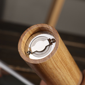 Molinillo de Pimienta Japonés Personalizado de Madera con Tapa Metálica para Preservar la Frescura, Molinillo Manual para Cocina y Hogar - Product Image 1