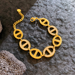Pulsera de circonita con diseño de nariz de cerdo para mujer, brazalete de acero inoxidable chapado en oro real de 18 quilates con pavé de un solo lado, sencilla, a la moda y que no se deslustra - Product Image 2