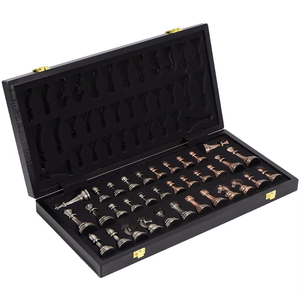 Set di Scacchi in Metallo di Alta Qualità con Scacchiera Effetto Noce, Gioco di Scacchi Professionale Internazionale per Competizioni e Collezioni - Product Image 6