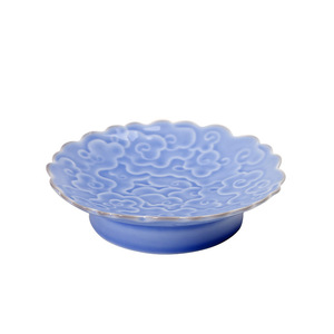 Assiette à fruits en céramique rétro chinoise à pied haut, forme irrégulière, en porcelaine faite à la main pour la décoration de la maison et des fêtes - Product Image 5