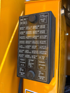 Used Hyundai HX220S Excavator with Cummins Engine Gear Motor-Core Components in Good Condition Low Price on <b>Sale</b> From Korea - Product Image 6