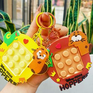 Nouveau Beaver Into a Plan pour faire rire en amenant des petits jouets, des souvenirs, de petits pendentifs, des clés de sac à dos - Product Image 1