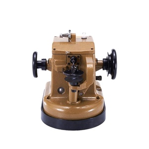Machine à coudre industrielle DT 4-5 pour fourrures et cuir (usage moyen et intensif) à alimentation manuelle, nouvelle, à fonctionnement mécanique motorisé - Product Image 1