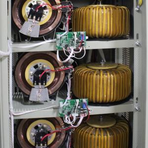 Напрямую с фабрики 20kva 30kva 40kv 50kva 60kva 70kva 80kva 100kva автоматический регулятор напряжения 3 фазы 380v стабилизатор напряжения - Product Image 5