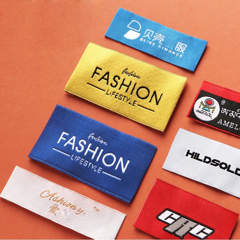 Высокая плотность сложенный текстиль атласная шея аксессуары для одежды пользовательский конец складные тканые одежды этикетки пользовательские OEM логотип наклейки