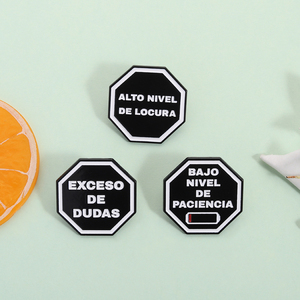 Broches de Esmalte con Citas en Español, Bajo Nivel de Paciencia, Alto Nivel de Locura, Insignia de Solapa, Joyería, Regalo, Venta al por Mayor - Product Image 2