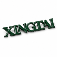 Plaque de marque personnalisée de luxe en alliage de zinc avec lettrage 3D en relief et émail vert foncé pour sacs et vêtements, logo métallique sur mesure