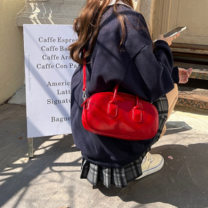 กระเป๋าโท้ททรงถั่วสำหรับผู้หญิง สีแดงล้วน ปิดด้วยซิป ทนทาน ฤดูใบไม้ผลิ 2022 กระเป๋าสะพายไหล่แบบสะพายข้าง - Product Image 1