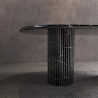 Nouvelle arrivée Kumusi, table à manger de luxe avec plateau en marbre blanc et noir, chaises, design scandinave moderne, meubles de salle à manger extensibles
