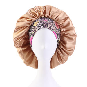 Vente en gros de bonnets de luxe personnalisés pour femmes, enveloppes de cheveux en satin avec logo personnalisé pour <span class=keywords><strong>la</strong></span> <span class=keywords><strong>plage</strong></span> et les voyages - Product Image 2