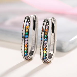 Eleganti Orecchini a Cerchio in Argento 925 con Diamanti Rotondi Incastonati a Canale, Placcati in Rodio, Stile Classico per Uso Quotidiano Femminile - Product Image 3