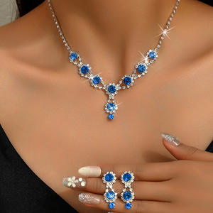 Conjunto de Joyería de Moda para Mujer al por Mayor: Pendientes y Collar de Aleación de Zinc Plateada con Cristales de Estrás Azules, Romántico - Product Image 3