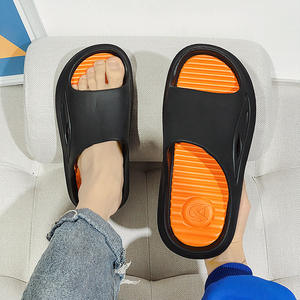 Zapatillas de exterior con logotipo personalizado para hombre, zapatillas acolchadas gruesas de suela gruesa a la moda con características antideslizantes para el verano - Product Image 3