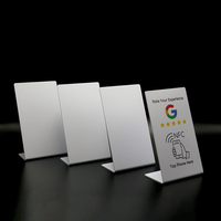 Support de carte personnalisé en acrylique avec NFC, code QR et avis Google