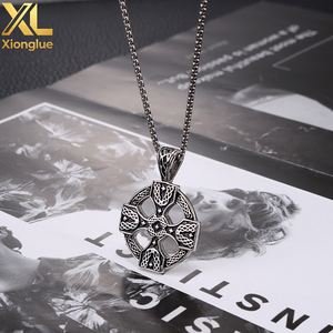 Collier Pendentif Rétro en Acier Inoxydable Prêt à Expédier, Motif Croix Vintage, Nœud Irlandais, Bijou Viking Nordique, Cadeau pour Hommes et Femmes - Product Image 3