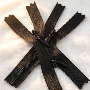 Fermeture éclair en nylon de qualité supérieure 5 #   8 #   Fermeture éclair en nylon sur mesure OEM, style ouvert avec curseur bidirectionnel pour vêtements d'hiver et sacs de voyage - Product Image 6