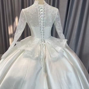 Vestidos de Novia de Lujo Lscm73, Vestidos de Novia de Satén con Mangas Largas, Apliques, Escote Corazón y Cola de Capilla - Product Image 5