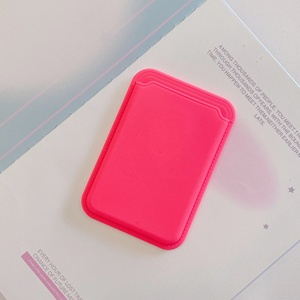 Funda Protectora de Silicona Líquida Premium con Ranura para Tarjetas, Magnética y Resistente, para Uso en Escritorio - Product Image 2
