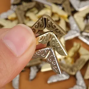 Angolari Protettivi in <span class=keywords><strong>Metallo</strong></span> Anticato per Copertine di Libri e Quaderni, Angoli Metallici per Libri, Mini Angolari Protettivi per Menù e Borse, Fai da Te Scrapbook - Product Image 5