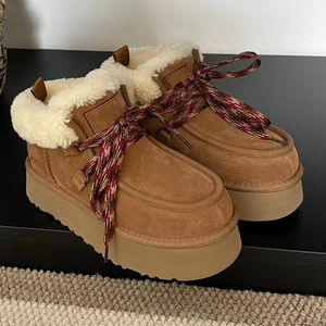 Chaussons d'intérieur à semelle épaisse Uggs Collection Printemps pour couples - Confortables et chauds pour femmes - Product Image 1