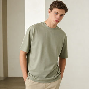 قميص تي شيرت قطني ثقيل الوزن 305 جرام للجنسين بلون موحد وياقة دائرية وأكمام قصيرة للشارع مع طباعة مخصصة بمقاس كبير - Product Image 2