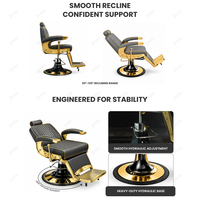 Fauteuil de Barbier de Luxe Doré avec Revêtement Bordeaux et Repose-Pieds Intégré, Chaise de Rasage Vintage pour Service de Salon de Coiffure Classique