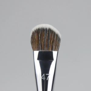 No.47斜角粉底刷，精密混合，纯素食头发，用于无缝液体和奶油化妆 - Product Image 3