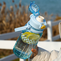 Bouteille d'eau sport portable grande capacité en Tritan, couleurs contrastées, avec poignée et paille rabattable, idéale pour les voyages en extérieur