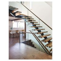 Escalier droit intérieur Prima avec balustrade en verre et main courante en acier inoxydable pour projets hôteliers et d'appartements