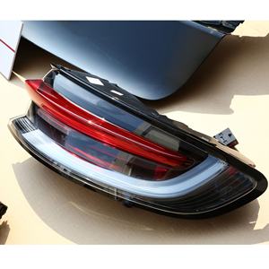 Pièces de rechange automobiles pour porte arrière Porte de coffre et feux arrière pour Porsche pour Macan 2014-2017 modèle arrière 2020 modifié - Product Image 3