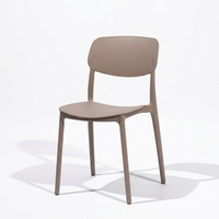 Chaises d'extérieur empilables modernes et durables en PP pour jardin, restaurant, hôtel, fête, mobilier de salle à manger, application pour cuisine et parc
