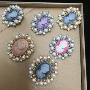 Broche de perlas naturales de agua dulce, colgante de cadena con relieve de <span class=keywords><strong>Camio</strong></span>, regalo de ramillete de doble uso - Product Image 2