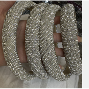 Fermoir de tête d'accessoire de cheveux fonctionnel pour fixer les cheveux et les bijoux en place - Product Image 1