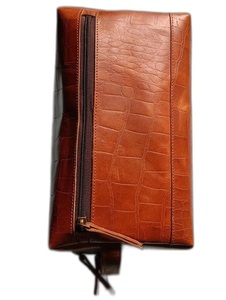 Trousse de Toilette Homme en Cuir Véritable Gaufré Façon Croco Marron avec Poignée et Fermeture Éclair pour Articles de Soin Essentiels - Product Image 2