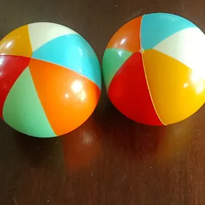 Mini Strand-Stressbälle 2,5 Zoll Schaumstoff PU Linderungsstress-Ball Mini Regenbogen aufblasbare Strandbälle Spielzeug für Mädchen Jungen Geburtstag Strand