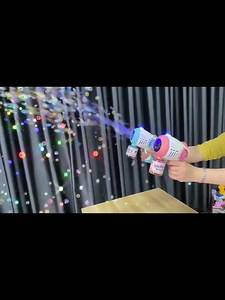 Pistolet à bulles Bazooka 32 trous en vente en gros, jouets d'extérieur pour enfants, astronaute Gatling, pistolet à bulles Bazooka - Product Image 6