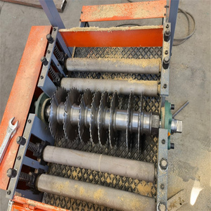 Sierra Circular Industrial Eléctrica para Madera con Alimentación Vertical por Cadena, Corte Automático de Madera, Múltiples Cuchillas, Tipo Gang Rip - Product Image 4