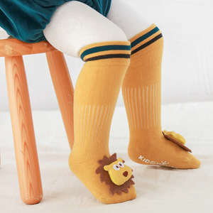 Calcetines largos de tubo de algodón peinado para bebé recién nacido con marionetas de animales Crew calcetines casuales antideslizantes altos para niños - Product Image 3