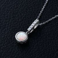 Mode Opale Synthétique 925 Sterling Silver Round Cut Cut Bezel Blanc 6mm Opale Long Pendentif Collier pour Femmes