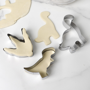 Juego de 3 Cortadores de <span class=keywords><strong>Galletas</strong></span> de Acero Inoxidable con Forma de Dinosaurio, Ecológicos y Aptos para Lavavajillas, con Diseño de T-Rex, Brontosaurio y Huella de Dinosaurio para Niños - Product Image 4