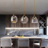 Luminaire suspendu à LED pour chambre à coucher romantique ambrée moderne et simple Lustre en verre tendance pour salle à manger et étude