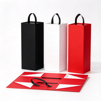 Boîte cadeau en papier pliable avec logo personnalisé et poignée en ruban pour emballage de bouteille unique, fabricant en gros